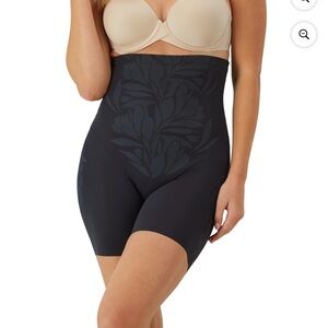 Maidenform Women's Shapewear FitSense High Waist Extra Firm
Shaping Shorts